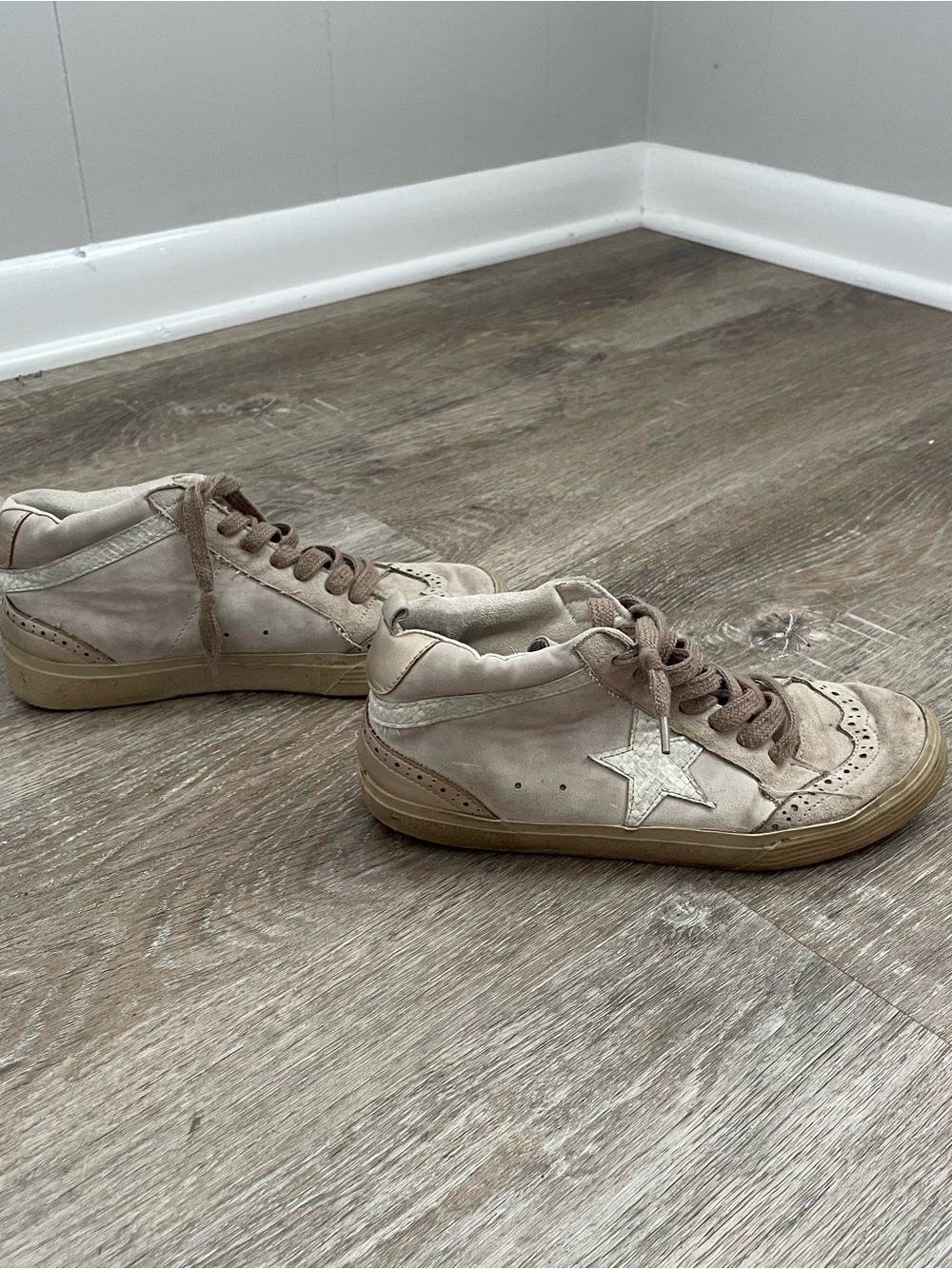 ShuShop Serena High Top Sneakers Women’s 6.5 Cream Taupe Distressed Star Leather - Picture 3 of 9
